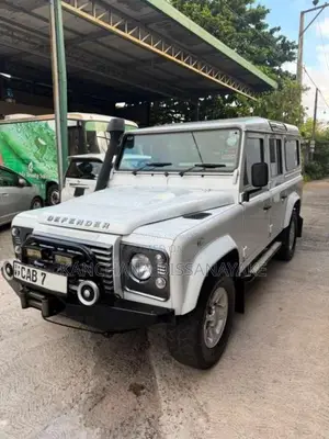 Land-Rover Defender 2014 SUV (Used)