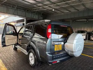 Ford Everest 2012 SUV (Used)