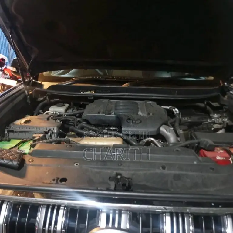 Toyota Land Cruiser 2013 SUV (Used)