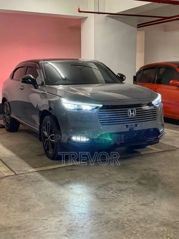 Honda Vezel Z Play 2025 SUV (Used)