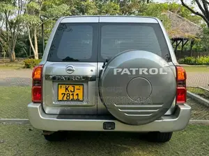 Nissan Patrol Y61 GRX 4x4 2010 SUV (Used)