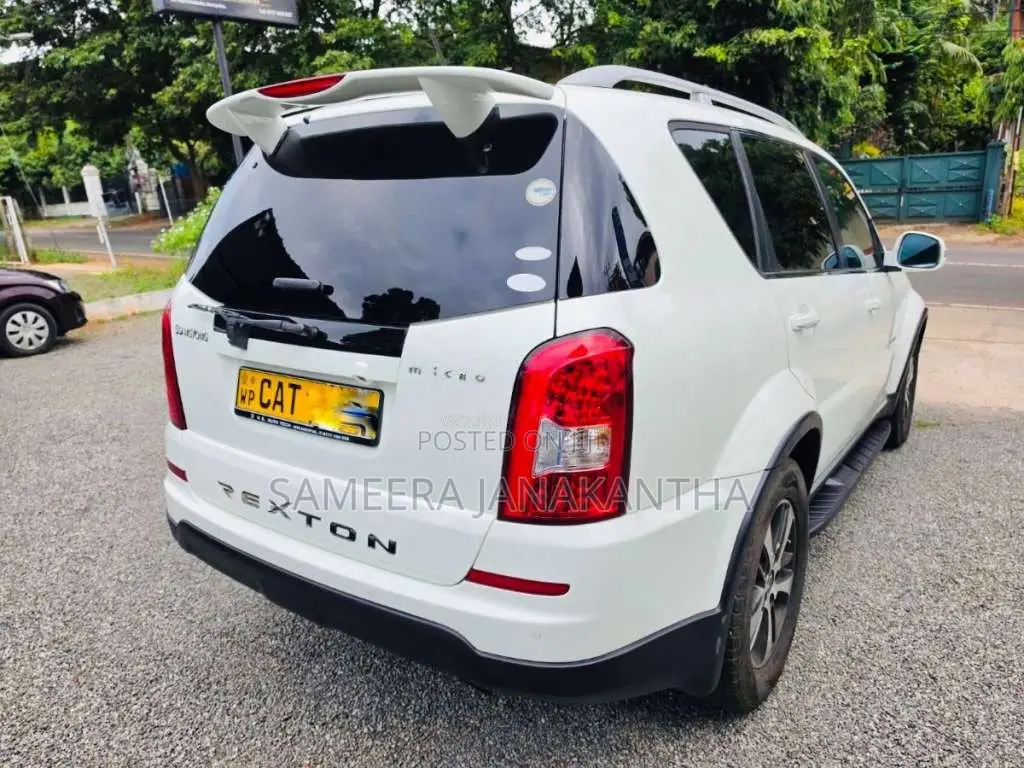 Micro Rexton 2017 SUV (Used)