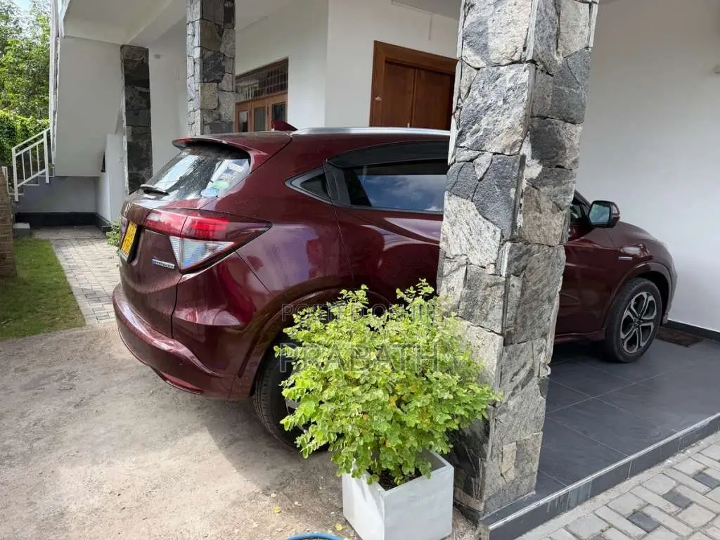 Honda Vezel 2015 SUV (Used)
