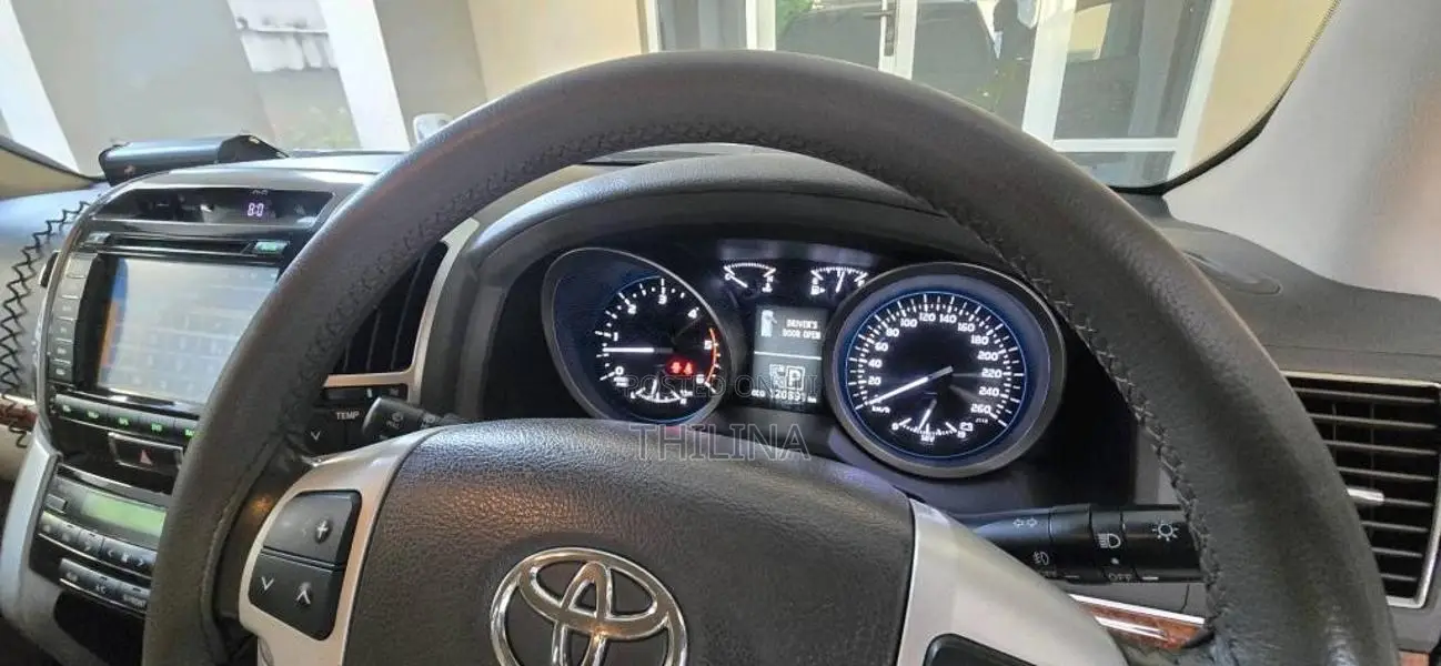 Toyota Land Cruiser 2013 SUV (Used)