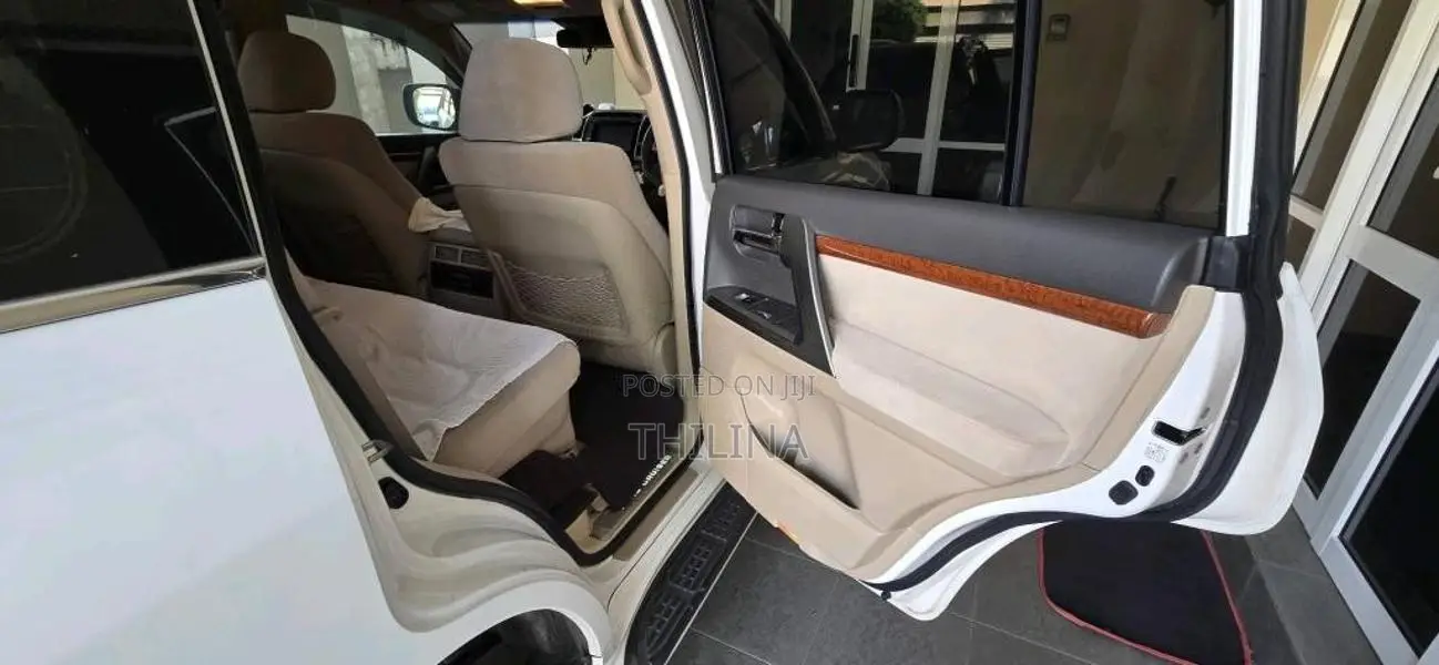 Toyota Land Cruiser 2013 SUV (Used)
