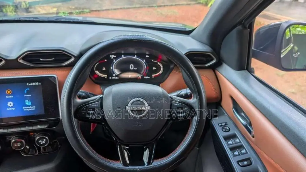 Nissan Magnite Tekna Plus CVT 2025 SUV (Used)
