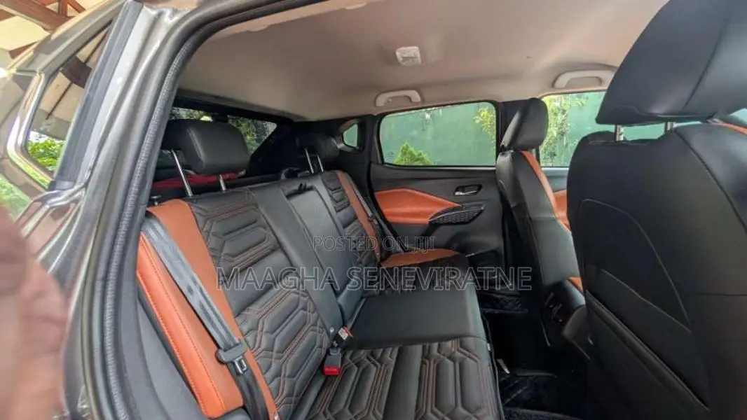 Nissan Magnite Tekna Plus CVT 2025 SUV (Used)
