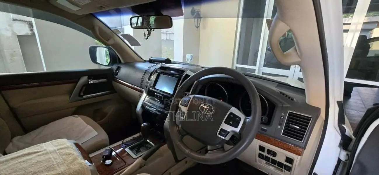 Toyota Land Cruiser 2013 SUV (Used)