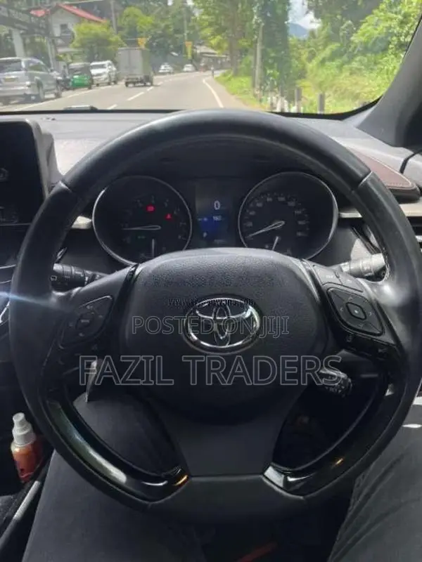 Toyota CHR 2017 SUV (Used)
