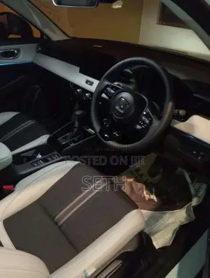 Honda Vezel 2025 SUV (Used)