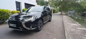 Mitsubishi Outlander NAVI PREMIUM PHEV 2016 SUV (Used)