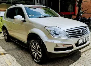 Micro Rexton W 2014 SUV (Used)