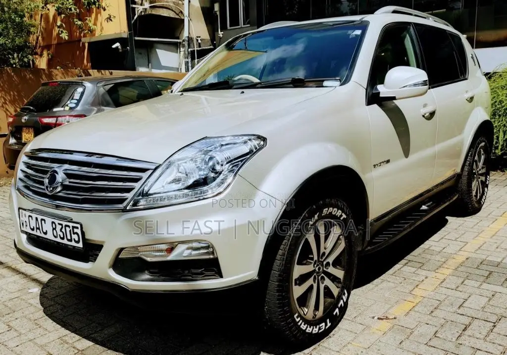 Micro Rexton W 2014 SUV (Used)