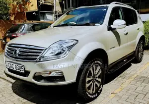 Micro Rexton W 2014 SUV (Used)