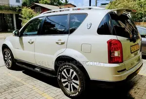 Micro Rexton W 2014 SUV (Used)