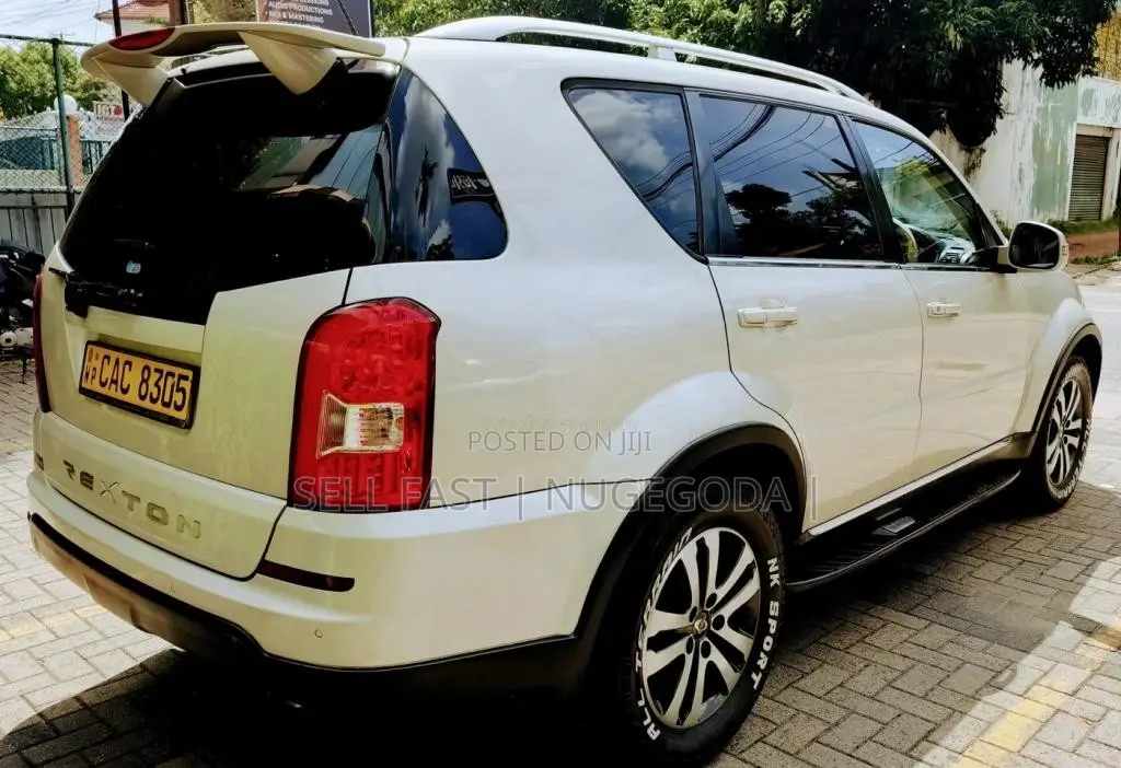 Micro Rexton W 2014 SUV (Used)