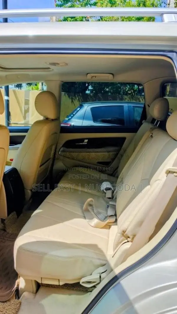Micro Rexton W 2014 SUV (Used)
