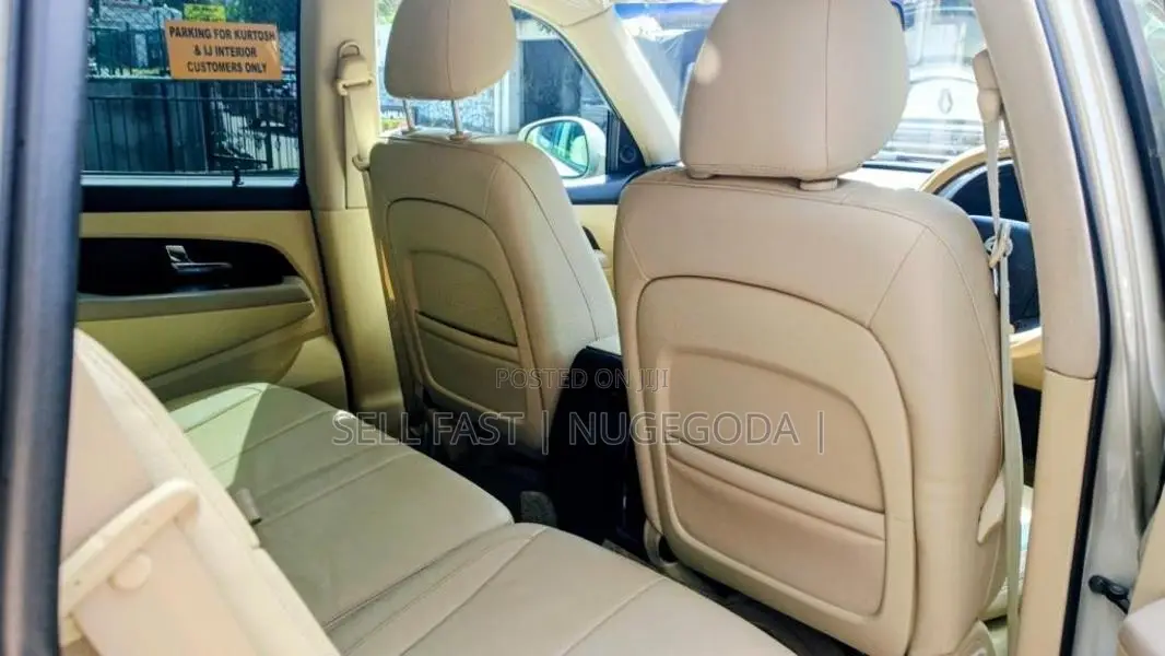 Micro Rexton W 2014 SUV (Used)