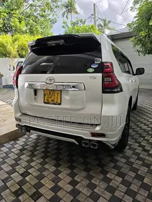 Toyota LAND CRUISER PRADO 150 TX 2010 SUV (Used)