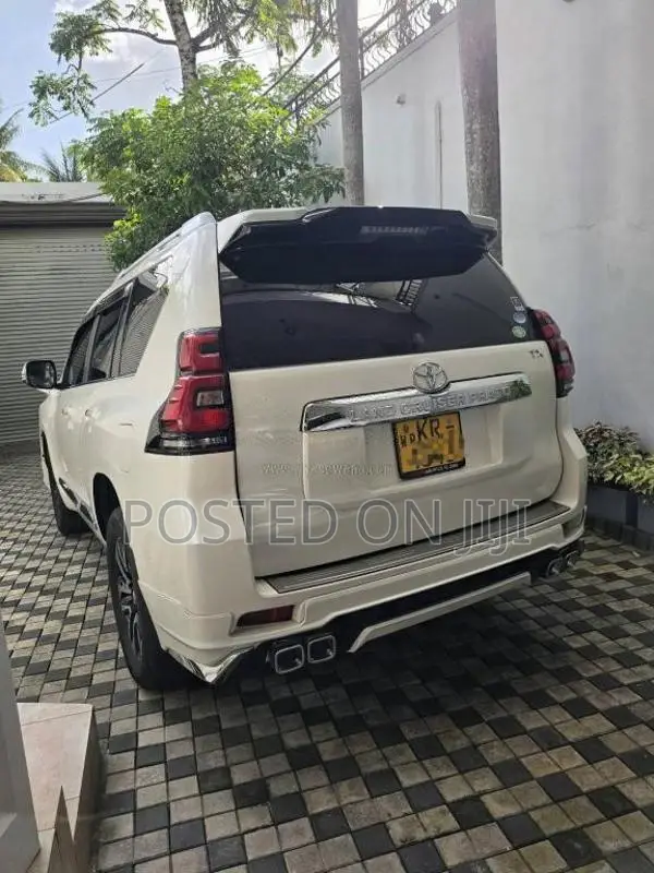 Toyota LAND CRUISER PRADO 150 TX 2010 SUV (Used)
