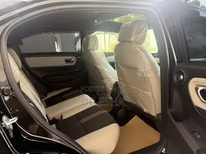 Honda Vezel Z Play 2025 SUV (Used)
