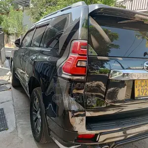Toyota Land Cruiser 2013 SUV (Used)