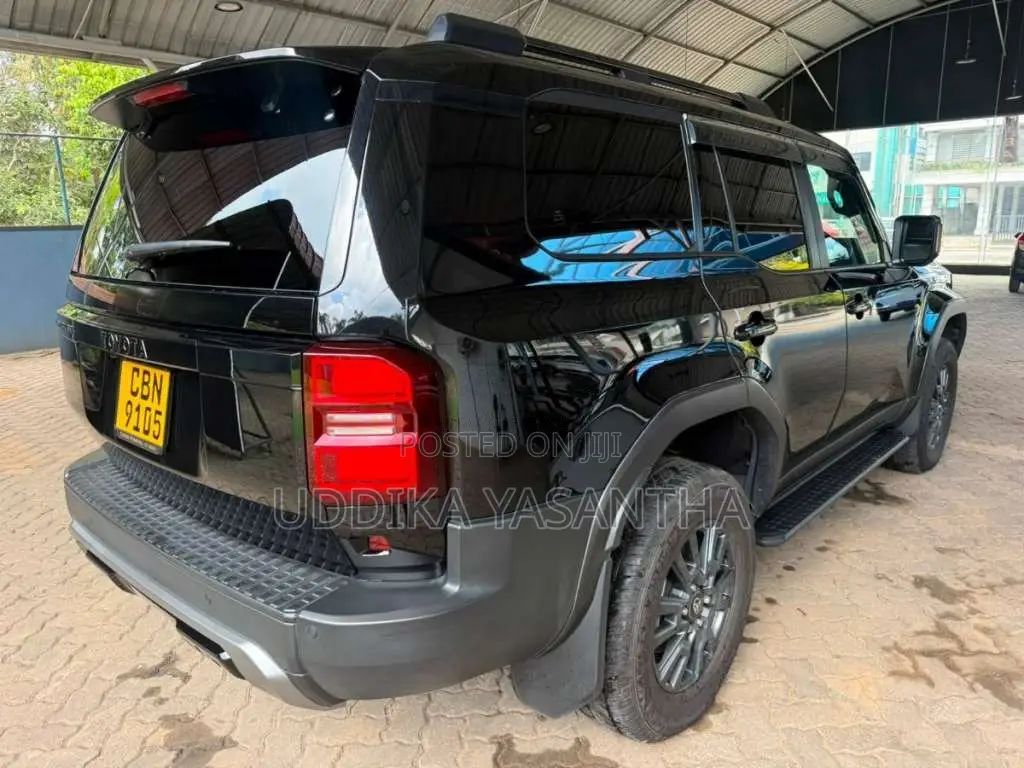 Toyota TRJ 250 2024 SUV (Used)