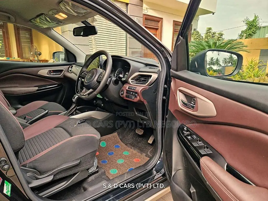 Suzuki Fronx Alpha Full Spec 2025 SUV (Used)