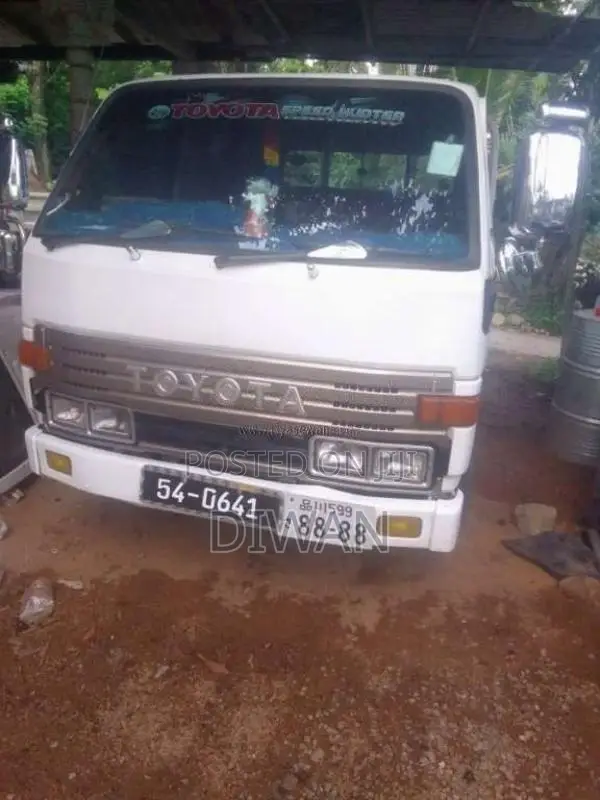 Toyota Dyna 1988 Crew Cab (Used)