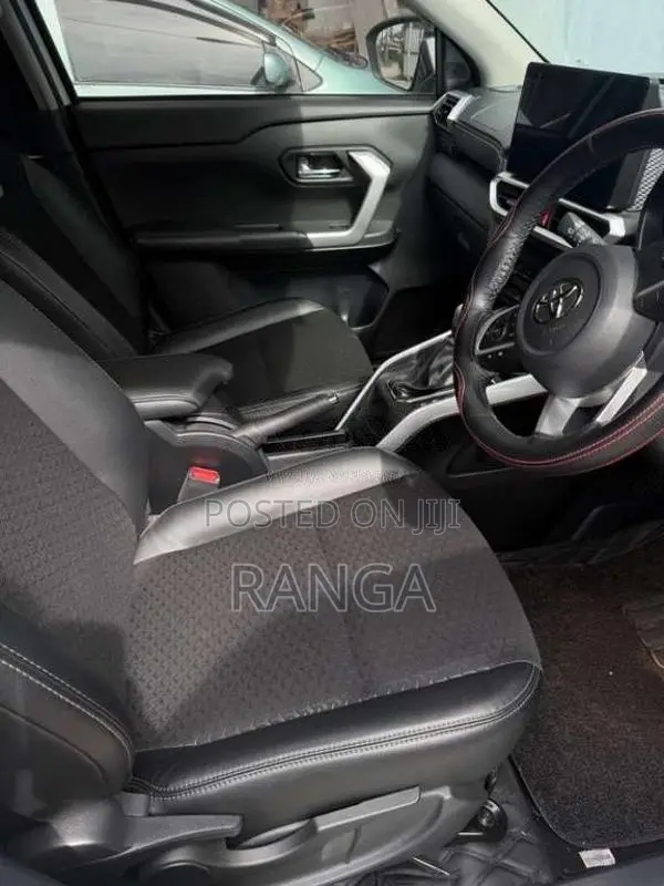Toyota Raize 2025 SUV (Used)