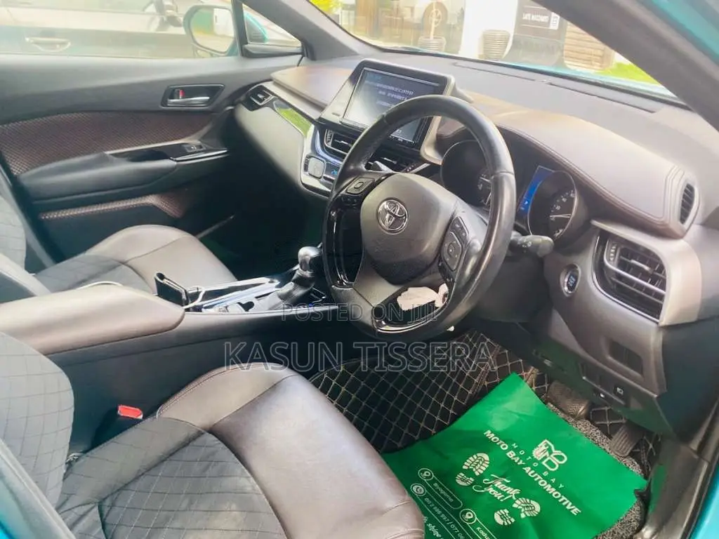 Toyota CHR 2016 SUV (Used)