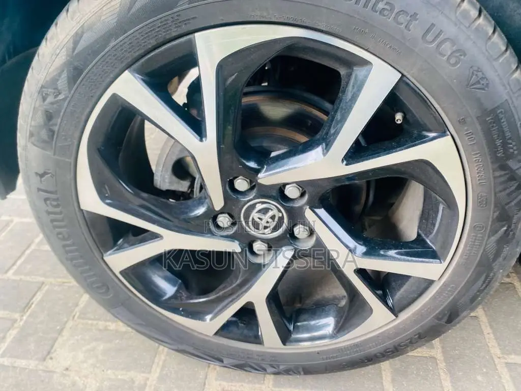 Toyota CHR 2016 SUV (Used)
