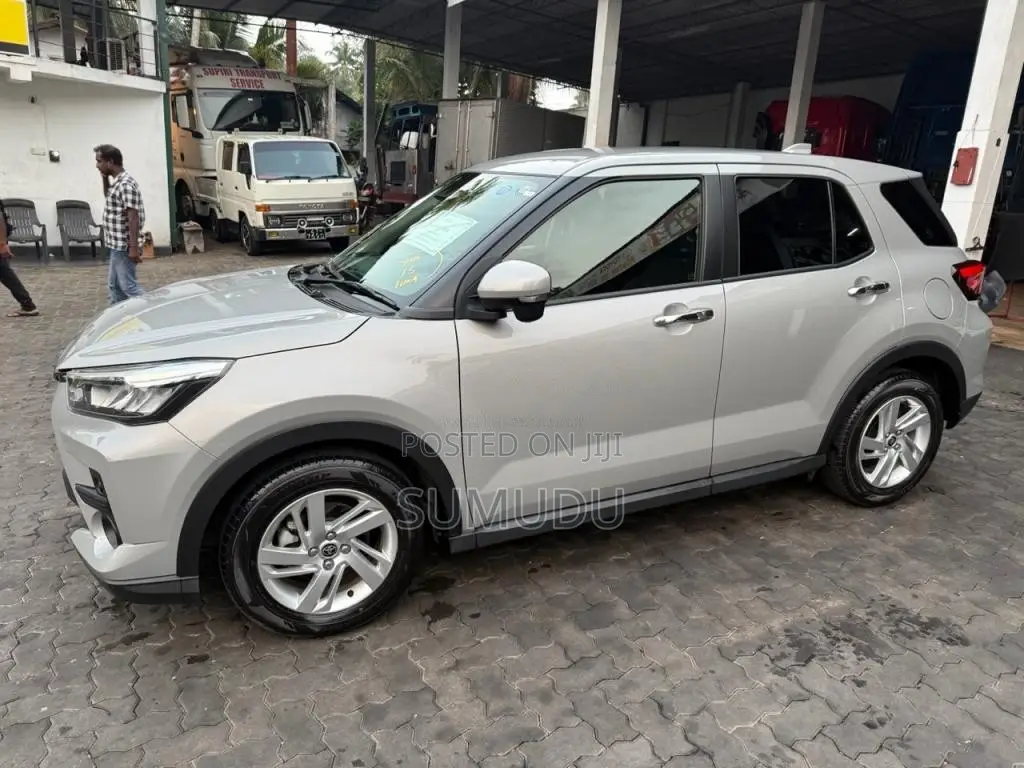 Toyota Raize 2025 SUV (Used)