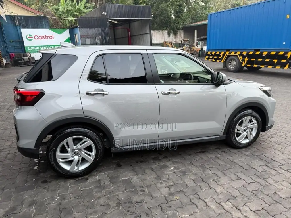 Toyota Raize 2025 SUV (Used)