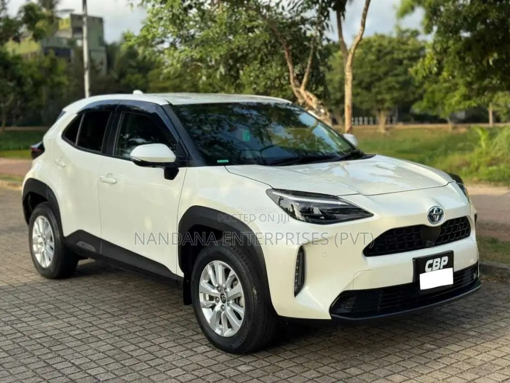 Toyota Yaris Cross HYBRID 4WAY 2022 SUV (Used)