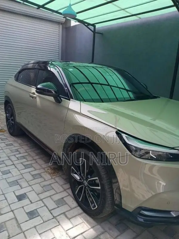 Honda Vezel Z Play With Moon Roof 2023 SUV (Used)
