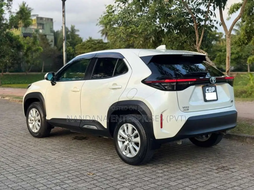 Toyota Yaris Cross HYBRID 4WAY 2022 SUV (Used)