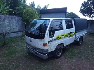 Toyota Toyoace 1996 Crew Cab (Used)