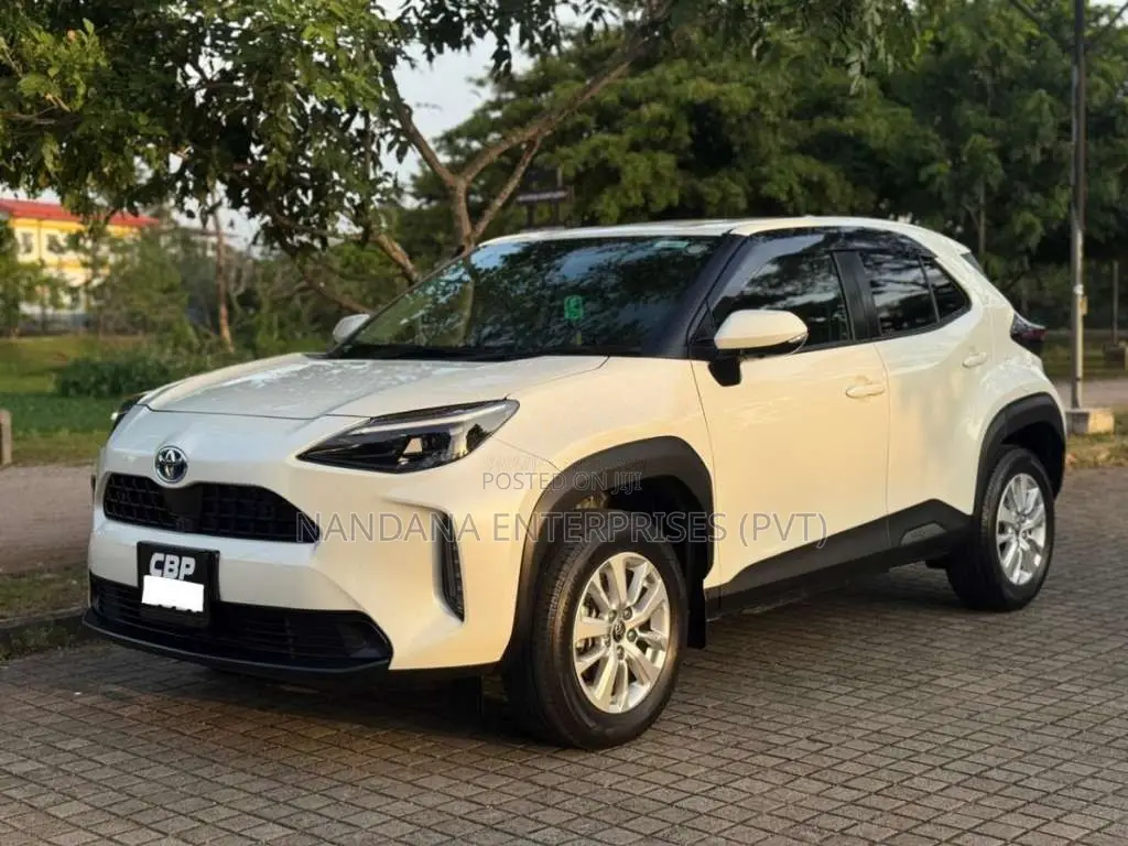 Toyota Yaris Cross HYBRID 4WAY 2022 SUV (Used)