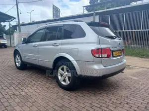 Micro Kyron 2010 SUV (Used)