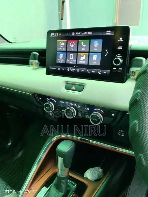 Honda Vezel Z Play With Moon Roof 2023 SUV (Used)