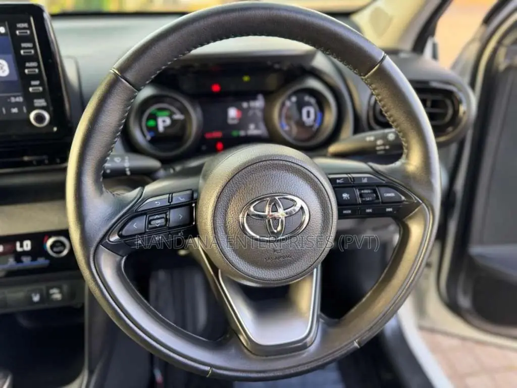 Toyota Yaris Cross HYBRID 4WAY 2022 SUV (Used)