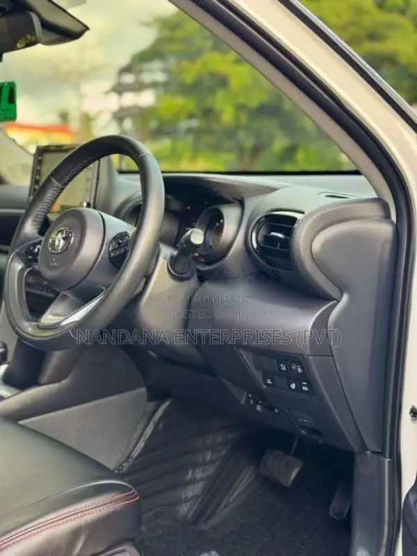 Toyota Yaris Cross HYBRID 4WAY 2022 SUV (Used)