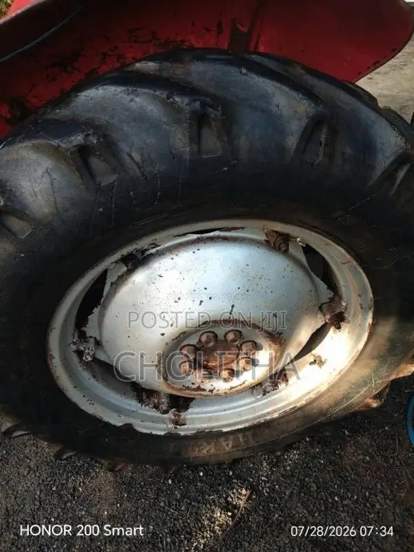Massey-Ferguson 240 1980 Tractor (Used)