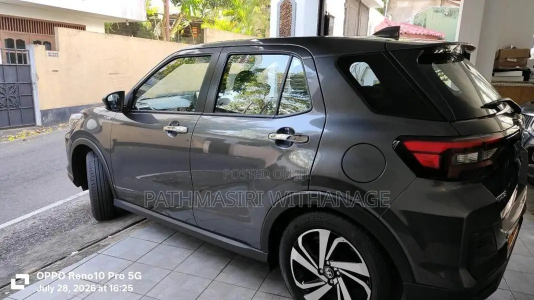 Toyota Raize 2025 SUV (Used)