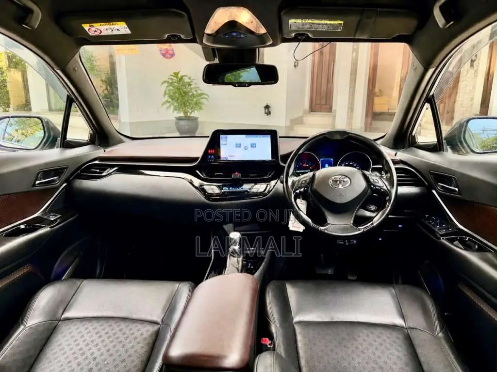 Toyota CHR 2018 SUV (Used)
