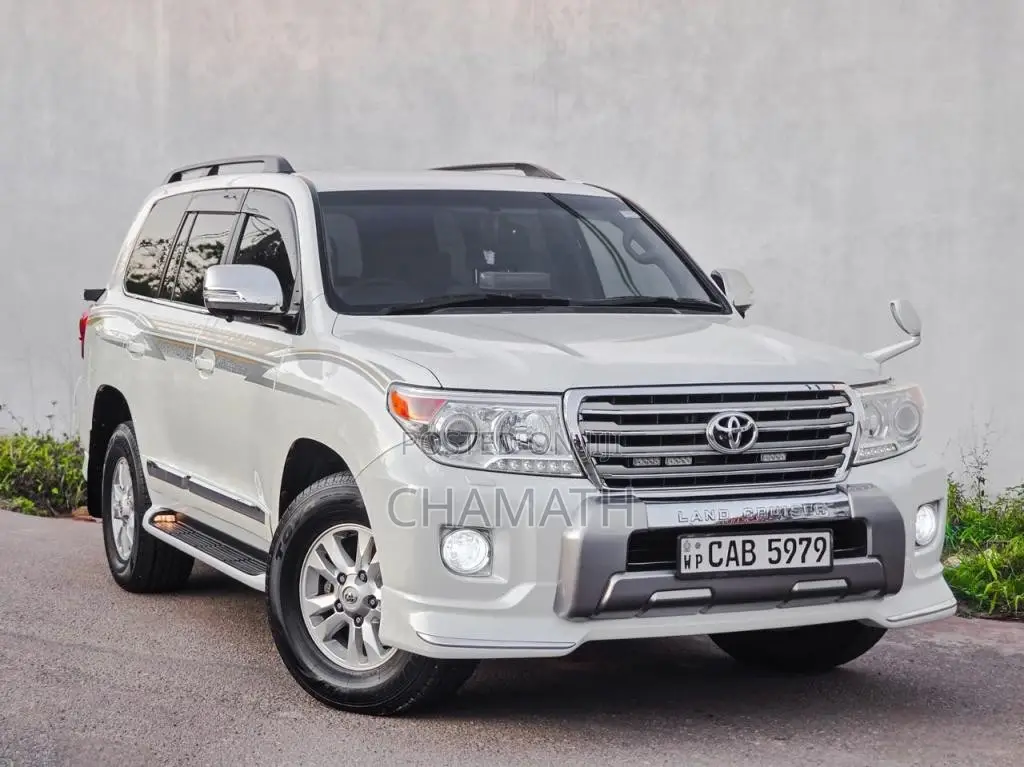 Toyota Land Cruiser Sahara V8 2013 SUV (Used)