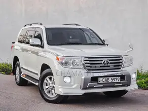 Toyota Land Cruiser Sahara V8 2013 SUV (Used)