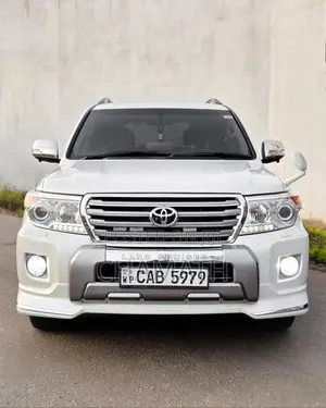 Toyota Land Cruiser Sahara V8 2013 SUV (Used)