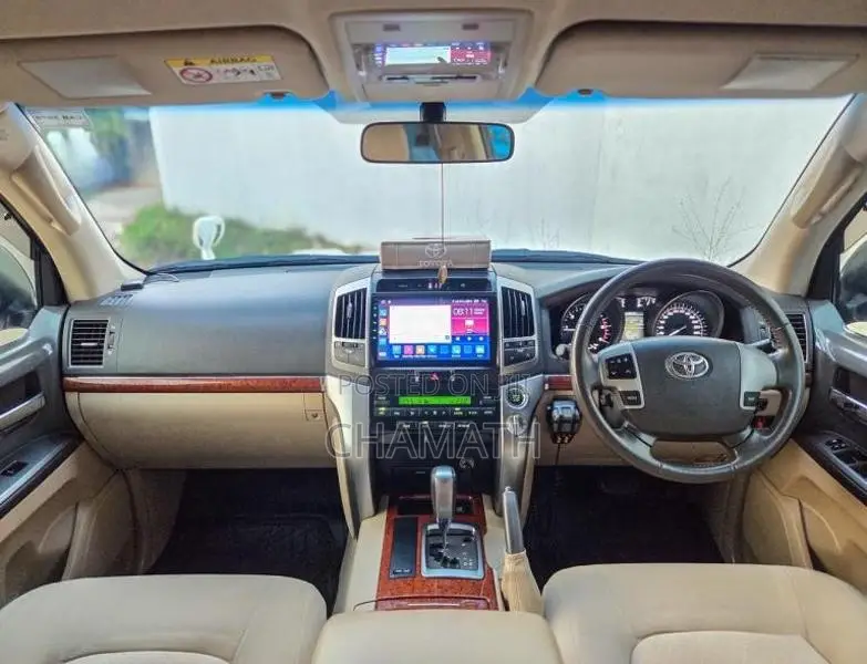 Toyota Land Cruiser Sahara V8 2013 SUV (Used)